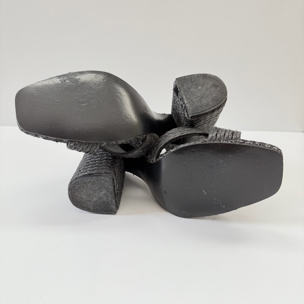 House of Harlow 1960 Textured Black Heels - Picture 7 of 9